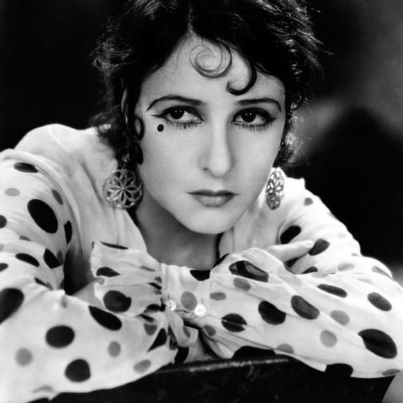 BLACK & WHITES - Picture 6 of 8